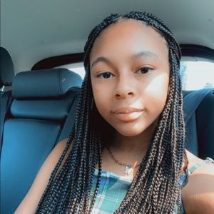 Meet your Posher, Nia